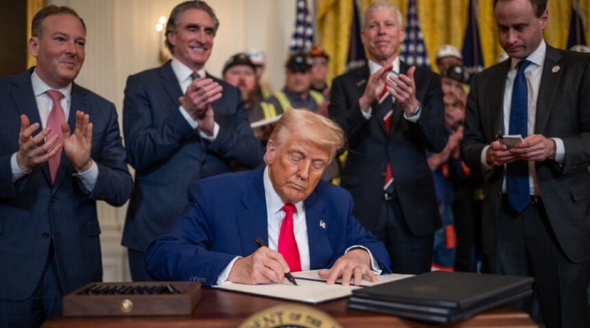 Para evadir los aranceles, los vehículos deberán ensamblarse en Estados Unidos y contener el 75% de partes fabricadas en Norteamérica.