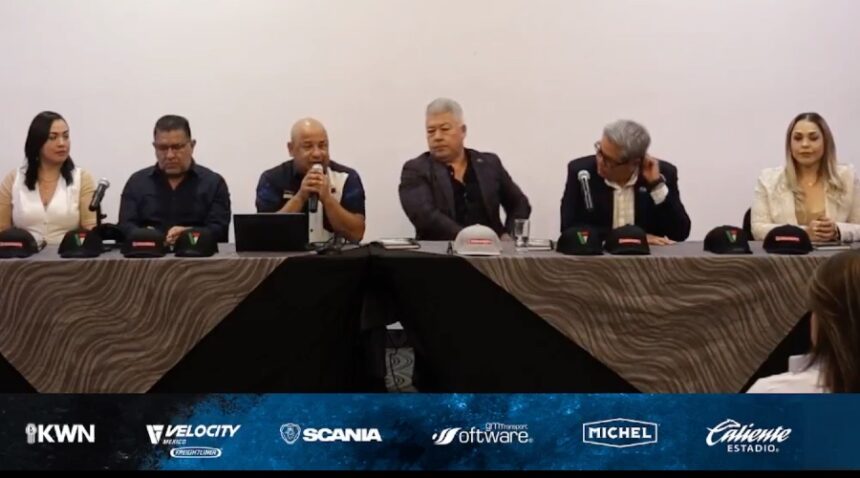 El MT Tijuana es organizado por POSDATA MX, cuyo representante Mario Alberto Saldívar (cent.) reveló todos los pormenores de la competencia para operadores Quinta Rueda.