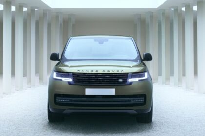 Con al instalación Futurespective: Connected Worlds, Range Rover muestra su linaje de historia y lujo.