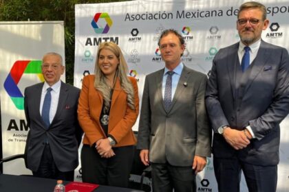 Jesús Padilla, director general de Grupo CISA, y Nicolás Rosales Pallares, actual presidente de la AMTM, coincidieron en la importancia de reestructurar las tarifas.