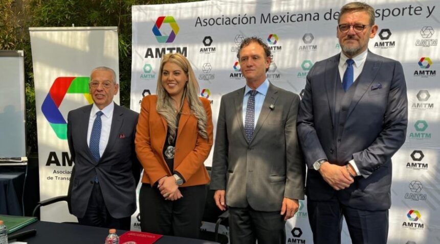 Jesús Padilla, director general de Grupo CISA, y Nicolás Rosales Pallares, actual presidente de la AMTM, coincidieron en la importancia de reestructurar las tarifas.