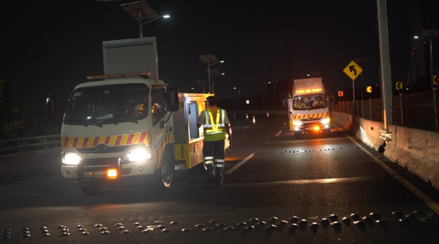 Durante el simulacro de accidente en la Autopista Urbana Norte, se desplegaron cuerpos de bomberos, patrullas, grúas y ambulancias que atendieron exitosamente la situación. Factor Automotor