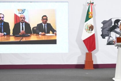 Andrés Lajous, titular de la ARTF (izq.) detalló los avances para la construcción de los trenes de pasajeros que actualmente se encuentra en fase de estudios. Factor Automotor