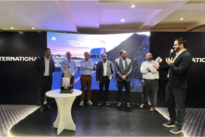 En-el-primer-International-Customer-Day-Frio-Express-Innovativos-y-Logistic-Cargo-Services-reciben-importante-reconocimiento-Factor-automotor