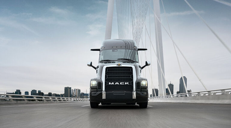 Mack presenta variantes del motor MP13 en ACTExpo 2025