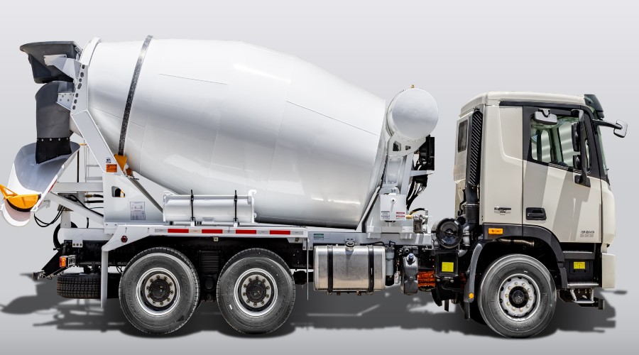 El nuevo UMixer S38 cuenta con un motor Cummins y una transmisión ZF.