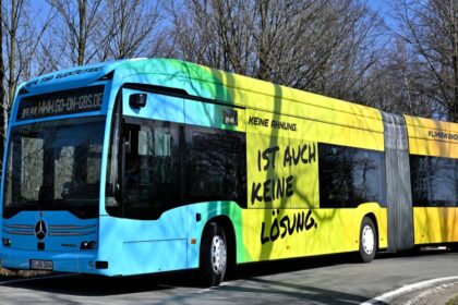 Los autobuses eléctricos eCitaro incorporan un modo de conducción de hidrógeno que les permite recuperar energía durante el frenado.