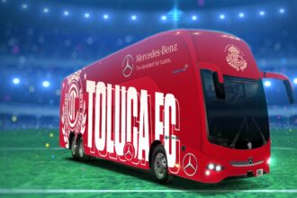 El autobús Mercedes Benz está diseñado para ofrecer la comodidad que los Diablos Rojos del Toluca necesitan durante trayectos largos. Factor Automotor