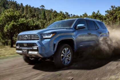 4Runner HEV es la sexta generación de un vehículo que Toyota comenzó a comercializar hace más de seis décadas, pero ahora llega con un motor que apunta al futuro de la electrificación. Factor Automotor