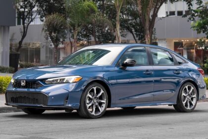 El Honda Civic 2025 cuenta con avanzados sistemas de seguridad y una bolsa de aire nueva que protege al conductor durante las colisiones oblicuas. Factor Automotor