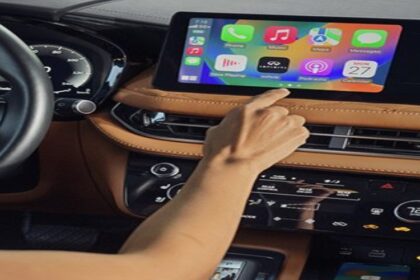 Además de gestionar tu unidad, con MiINFINITI App podrás acceder a distintos servicios de asistencia vial.