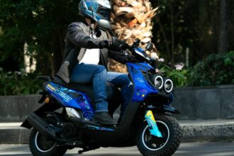 El modelo WS150 de Italika ofrece un rendimiento de 28 kilómetros por litro y alcanza una velocidad de hasta 90 km/ hr. Factor Automotor