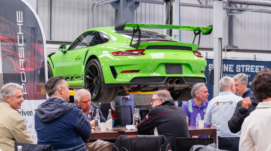 En Porsche Centre Santa Fe se vivió toda la emoción del circuito, donde finalmente el fabricante alemán se quedó a 14 segundos del Ferrari que se llevó la victoria. Factor Automotor