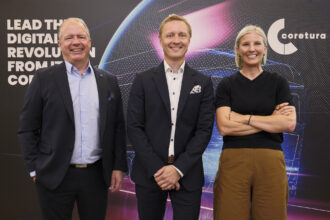 (De izq. a der.) Martin Lundstedt, presidente y CEO del Grupo Volvo, Johan Lundén, CEO de Coretura AB y Karin Rådström, presidenta y directora ejecutiva de Daimler Truck. Factor Automotor