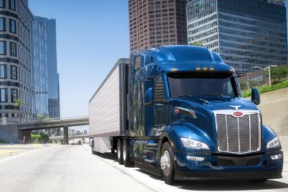 Las asistencias de frenado optimizan la seguridad del operador y la conducción. Factor Automotor