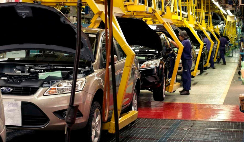 En junio 2025 la producción de vehículos en Mexico cerro en 361,047 unidades mientras la exportación se ubicó en  331,517 :AMIA