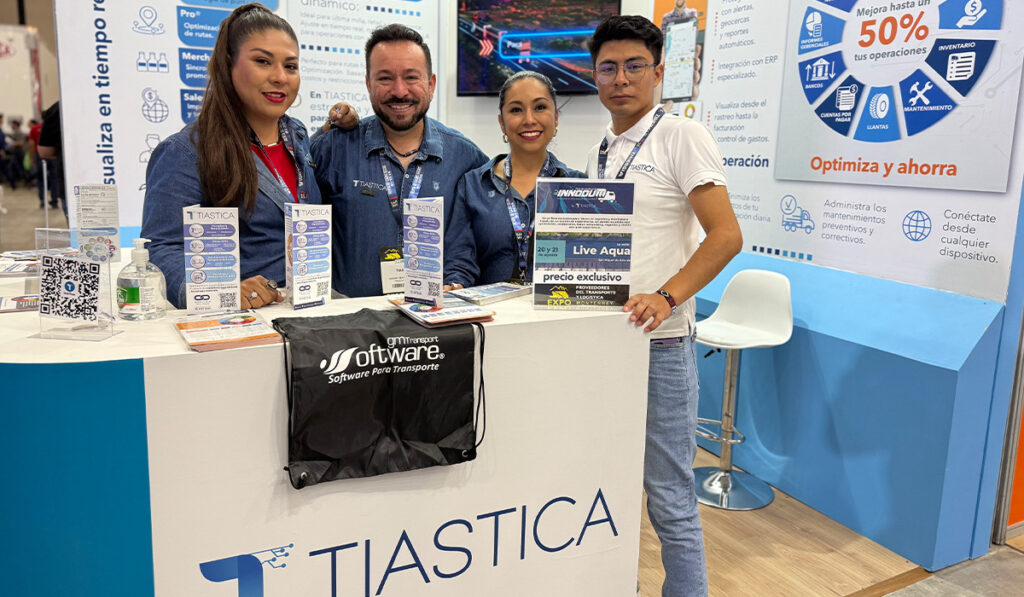 Yuliana Díaz, CEO y cofundadora de TIASTICA; Adimir Benítez, director de soluciones estratégicas  acompañados de Martha Mungia, gerente de marketing 