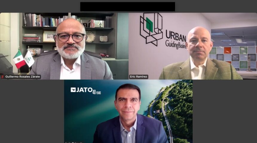 Guillermo Rosales, presidente de AMDA; Eric Ramirez, de Urban Science y Luis Brizuela, de JATO. Factor Automotor