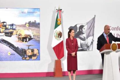 Claudia Sheinbaum, presidenta de México, y Antonio Esteva Medina, titular de la SICT. Factor Automotor