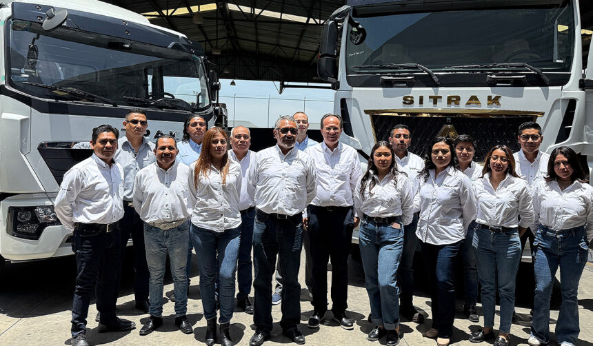 Sitrak-Puebla-presenta-a-clientes-el-camion-210-con-plataforma-de-arrastre-para-gruas-ahora-la-marca-crece-su-portafolio-de-soluciones-Factor-Automotor