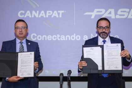 Luis Antonio Zaldívar, presidente de CANAPAT, y Alexis Reséndiz, director general de PASE. Factor Automotor