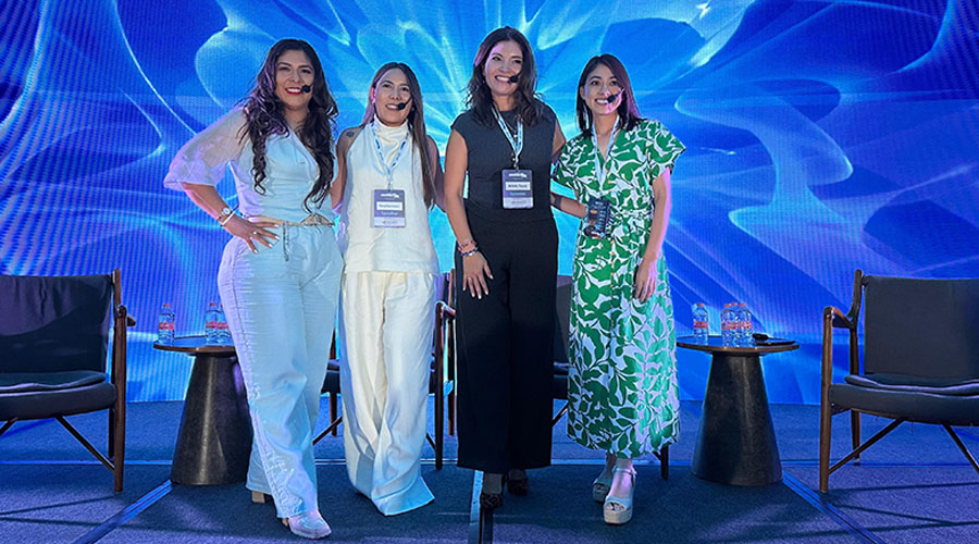 Yuliana Díaz Lozano, CEO & cofundadora de TIASTICA; Coral Lorenzo, directora general en Grupo Logístico CLG; Arlette Casco, CEO y fundadora del Foro Mujeres Líderes del Autotransporte y  Paola Moncada, presidenta y cofundadora de la Asociación de Mujeres Operadoras (AMO) en su participación al Foro INNODUM 2025