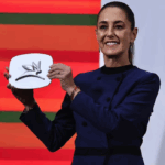 Claudia Sheinbaum presentó el emblema de los autos eléctricos Olinia. Factor Automotor