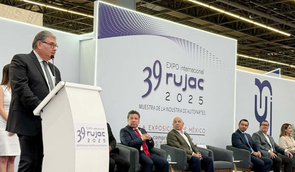 Daniel Pescador Obregón,  director general de Distribuidora de autopartes Pescador (DAPESA), inaugura las actividades de Expo Internacional RUJAC 2025