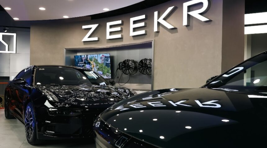 El nuevo showroom de Zeekr en Santa Fe permite a los usuarios acercarse a la propuesta tecnológica de la marca asiática, agendando pruebas de manejo. Factor Automotor