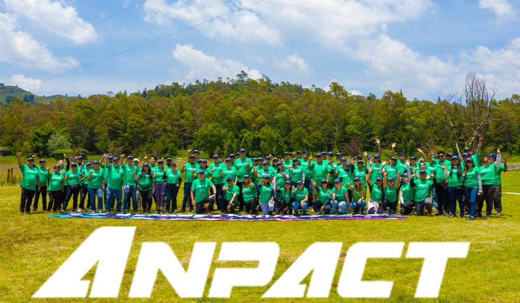 Voluntarios de  la Jornada de Reforestación 2025 de la ANPACT plantando 600 árboles en Sierra Morelos