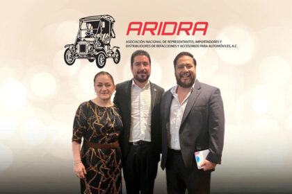 Jacqueline Cruz, candidata a comisario de ARIDRA; Carlos Calderón, candidato a presidente de ARIDRA y Sabino García candidato a vicepresidente de ARIDRA y logo de ARIDRA