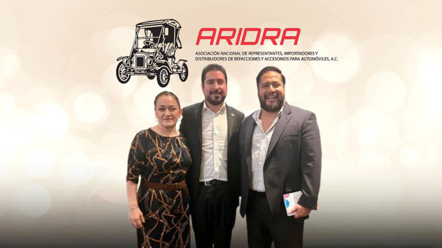 Jacqueline Cruz, candidata a comisario de ARIDRA; Carlos Calderón, candidato a presidente de ARIDRA y Sabino García candidato a vicepresidente de ARIDRA y logo de ARIDRA