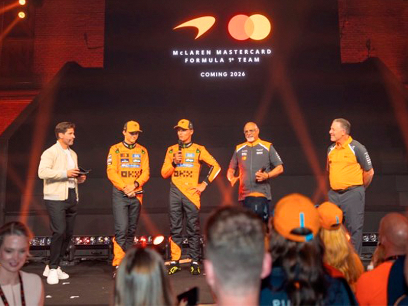 Presentación oficial del McLaren Mastercard Fórmula 1 Team en Ámsterdam con pilotos y directivos de McLaren Racing