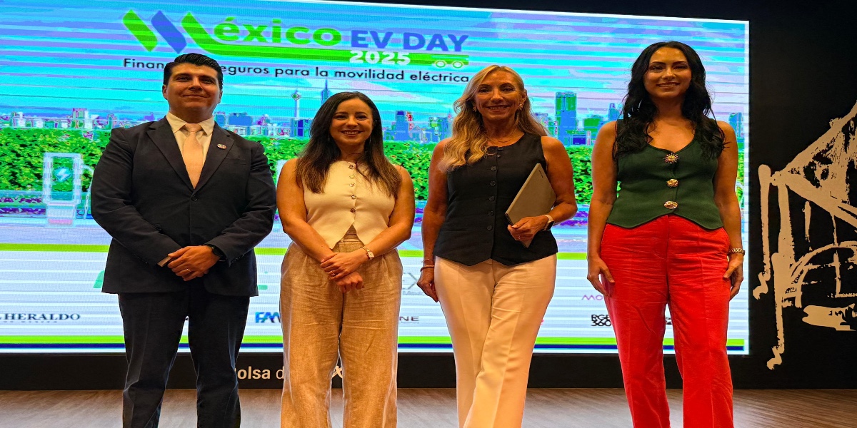 Siddartha Flores, de NAFIN; Andrea Hurtado, directora general de política ambiental de Semarnat; Mariuz Calvet, chief officer Santander y Yolanda Villegas, consejera AMIVE, en la inauguración de EV DAY México 2025. Factor Automotor