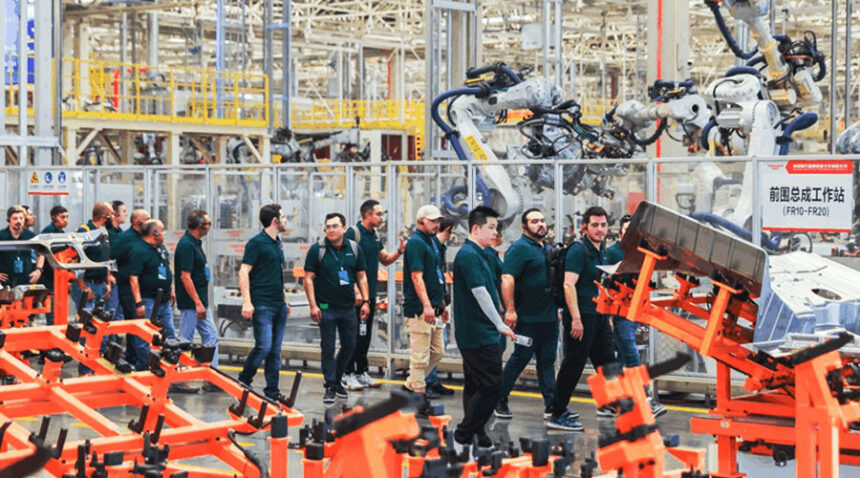 Enterate-del-nuevo-Programa-de-Entrenamiento-2025-de-Sitrak-en-China-Factor-Automotor