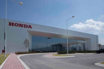Fachada principal de la planta de Honda en Celaya, Guanajuato. Factor Automotor