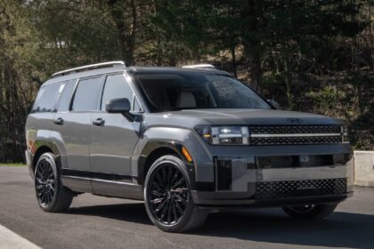 Hyundai Santa Fe es un modelo familiar, que destaca por sus asistencias de manejo y su relación costo-beneficio. Factor Automotor