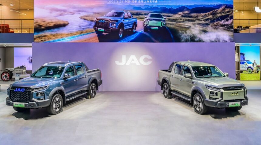 JAC presentó las versiones eléctricas e híbridas de su modelo T9, cuyo principal distintivo es la potencia que ofrecen en carretera y pendientes. Factor Automotor