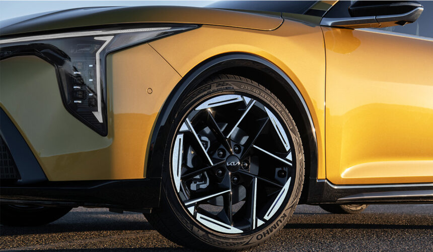 KIA-K4-hatchback-2026-debuta-en-Mexico-desde-528900-pesos-y-con-seguridad-5-estrellas-Factor-Automotor