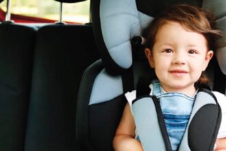 La inclusión de una norma que regule el uso y comercio de sistemas de retención infantil podría tener un impacto en la disminución de accidentes. Factor Automotor