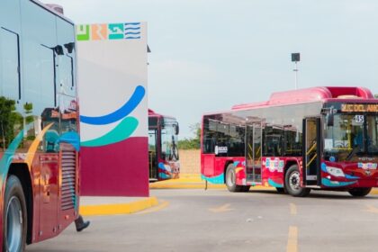 Unidades FOTON a punto de hacer el recorrido de la reuta Tronca Kayaal en Oaxaca. Factor Automotor