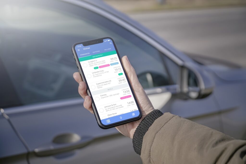 Un conductor de Simpli route visualiza la app Agent Safety. 