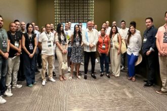 (Cent.) José Luis Álvarez, consultor en temas de Supply Chain, durante la ponencia "Carrera hacia un futuro más verde" en Top Flotillas 2025. Factor Automotor