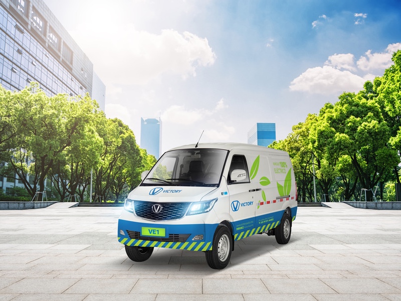 Vista frontral de la van eléctrica EV1 de Victory
