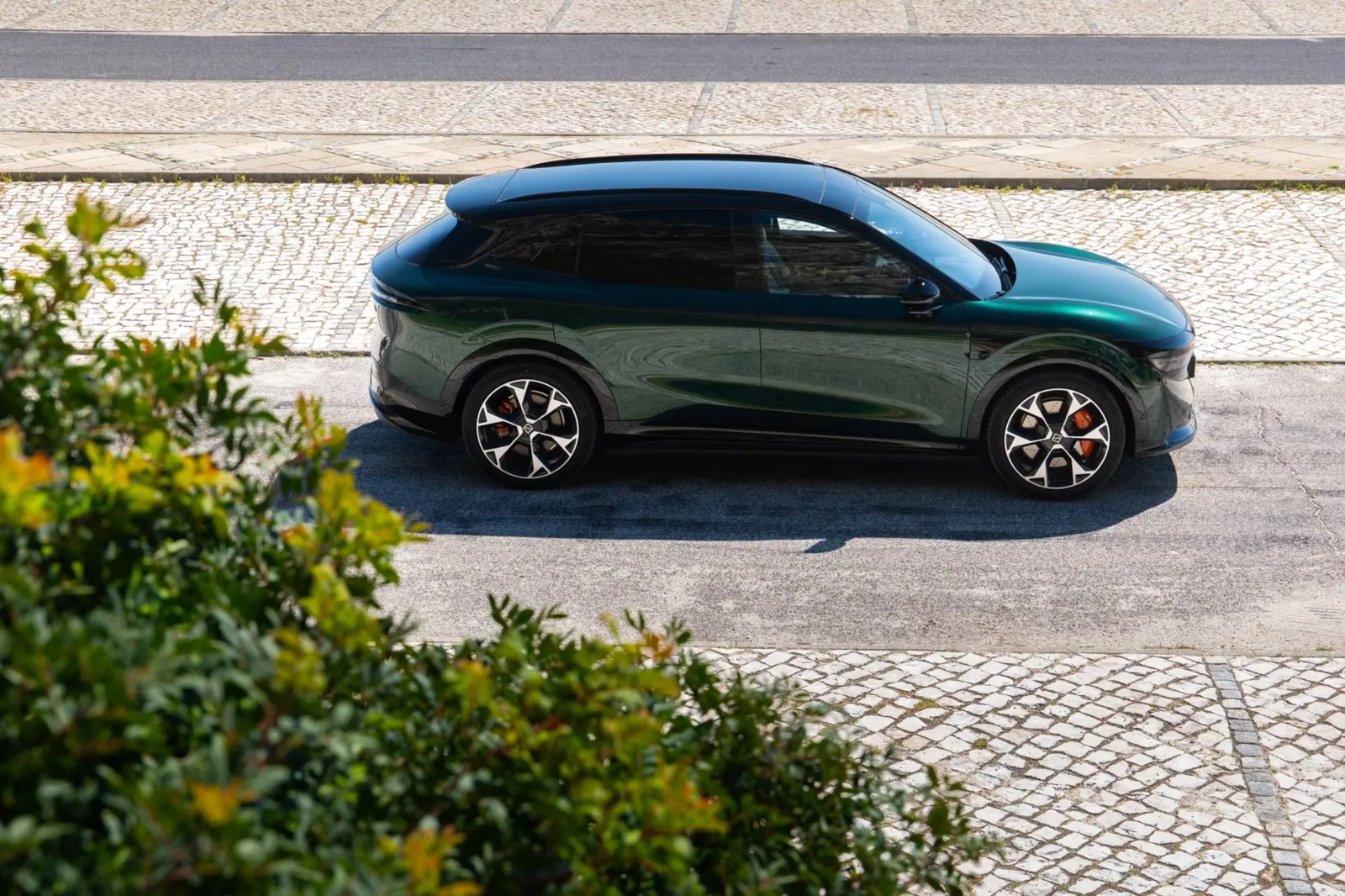 Imagen del exterior de Zeekr 7X. Factor Automotor