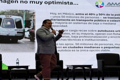 Ricardo Serrano Rangel, presidente de la AMAM, durante su intervención en el Foro RUTA México. Factor Automotor