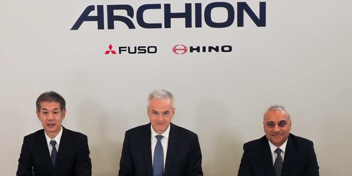 Grupo ARCHION es el nombre de la compañía automotriz que nace de la fusión de Mitsubishi Fuso, Hino Motors, subsidiaria de Toyota, y Daimler Truck. Factor Automotor