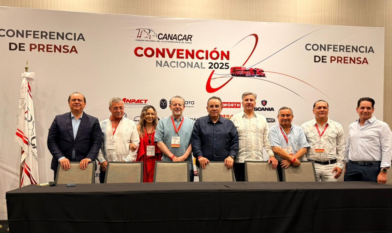 Aranceles-inseguridad-guerra-de-precios-y-caida-en-produccion-de-vehiculos-hunde-la-rentabilidad-del-autotransporte-Convencion-Nacional-CANACAR-2025-Factor-Automotor.