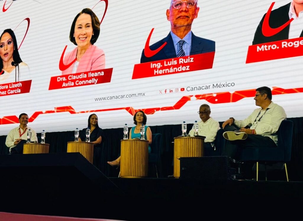 Uriel Joffre Vega, secretario de Análisis Económico de la CANACAR; Senadora Lizeth Sánchez García; Claudia Ávila Connelly, directora General de Atención Aduanera y Asuntos Internacionales de la ANAM. Luis Ruiz, titular de la DGAF y Rogelio Arzate, presidente ejecutivo de la ANPACT