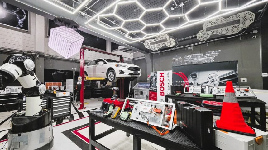 Bosch-impulsa-capacitacion-de-mecanicos-en-electromovilidad-Factor-Automotor.